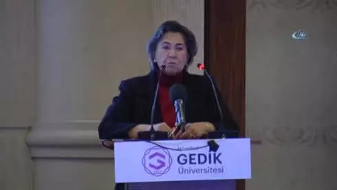 Saadet Öğretmen'in Ödül Sevinci Saadet Öğretmen'in Ödül Sevinci