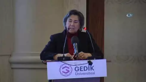 Saadet Öğretmen'in Ödül Sevinci Saadet Öğretmen'in Ödül Sevinci