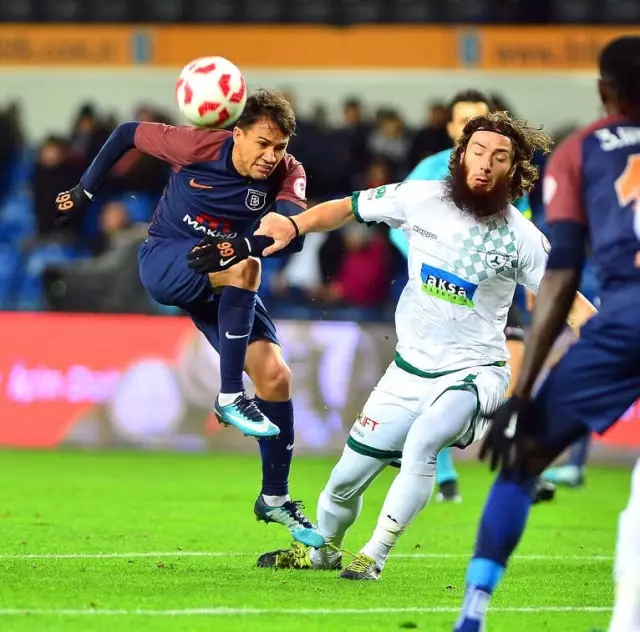 Ziraat Türkiye Kupası: Medipol Başakşehir: 1 - Akın Çorap Giresunspor: 1 (İlk Yarı)