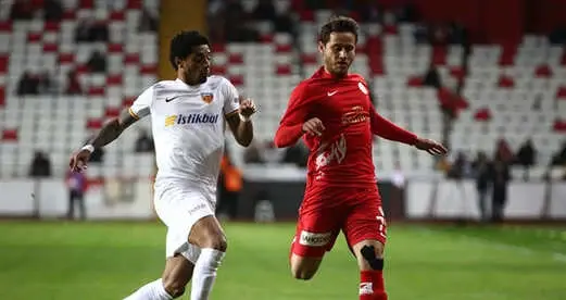 Antalyaspor'u 2-0 Mağlup Eden Kayserispor Kupada Çeyrek Finale Yükseldi