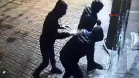 Aynı Caddede Çok Sayıda İş Yerini Böyle Soydular Aynı Caddede Çok Sayıda İş Yerini Böyle Soydular