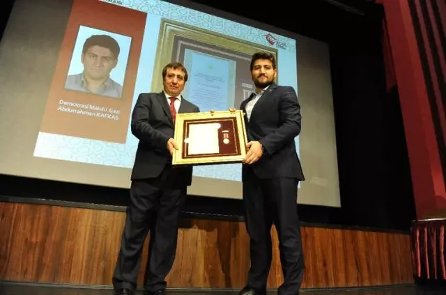 Bursa'da Şehit Yakınları ve Gazilere Devlet Övünç Madalyası Verildi Bursa'da Şehit Yakınları ve Gazilere Devlet Övünç Madalyası Verildi