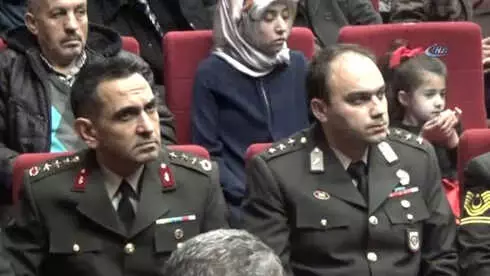 Bursa'da Şehit Yakınları ve Gazilere Devlet Övünç Madalyası Verildi Bursa'da Şehit Yakınları ve Gazilere Devlet Övünç Madalyası Verildi