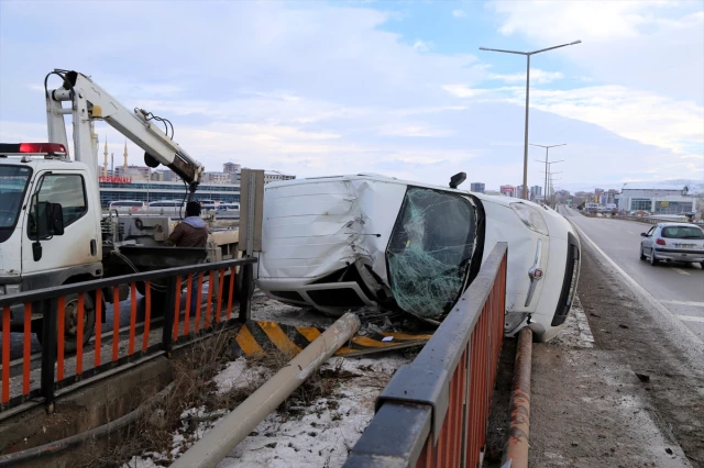 Sivas Ta Trafik Kazası 1 Yaralı Haberi Fotografı