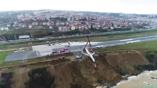 Uçak Santim Santim Havaya Kaldırıldı