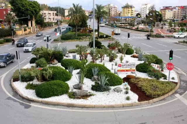 Alanya Dinek Kavşağı'na Peyzaj Düzenlemesi