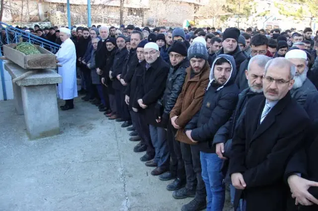 Hattat Ömer Kısa Son Yolculuğuna Uğurlandı Hattat Ömer Kısa Son Yolculuğuna Uğurlandı