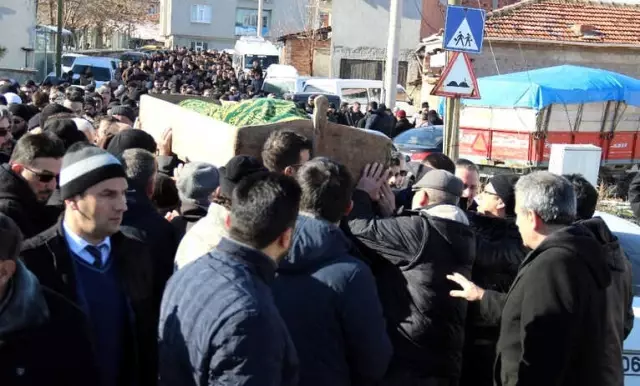 Hattat Ömer Kısa Son Yolculuğuna Uğurlandı Hattat Ömer Kısa Son Yolculuğuna Uğurlandı