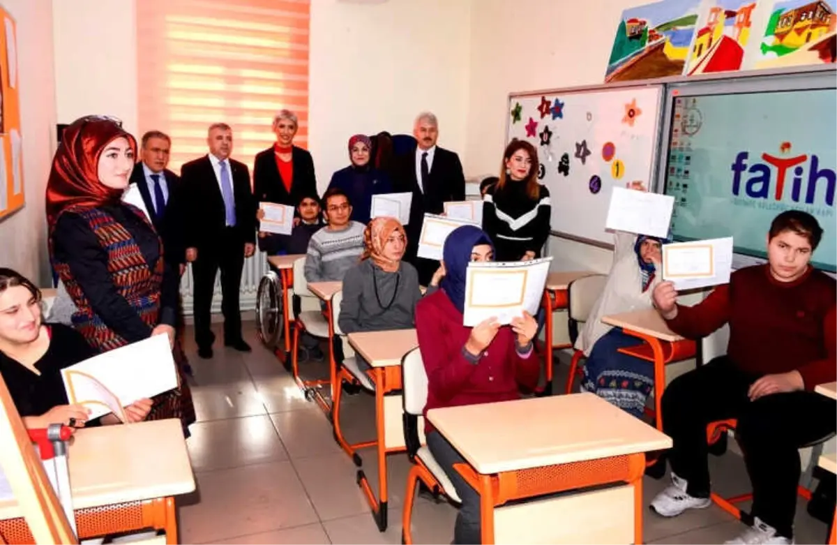 Konya'da Özel Öğrencilerin Karne Heyecanı
