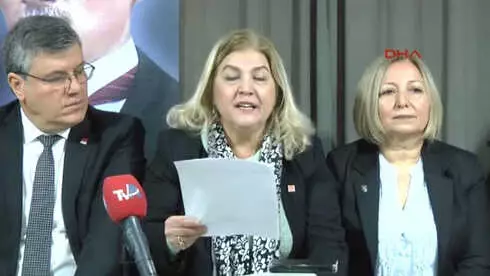 Adana CHP'lilerden 'Fotoğraf' Tepkisi Adana CHP'lilerden 'Fotoğraf' Tepkisi