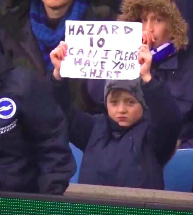 Eden Hazard Kendisinden Forma İsteyen Minik Hayranını Kırmadı