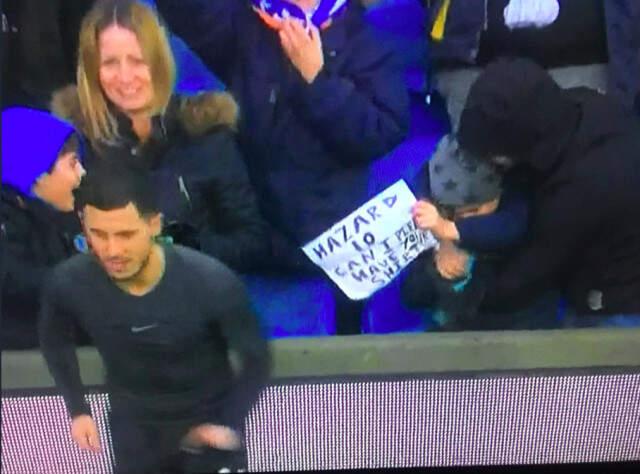 Eden Hazard Kendisinden Forma İsteyen Minik Hayranını Kırmadı