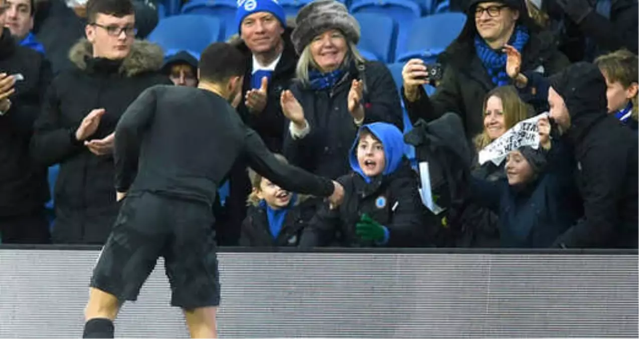 Yıldız Futbolcu Eden Hazard Kendisinden Forma İsteyen Minik Hayranını Kırmadı