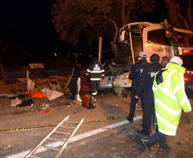 Eskişehir'de Gezi Otobüsü Kaza Yaptı: 13 Ölü, 42 Yaralı