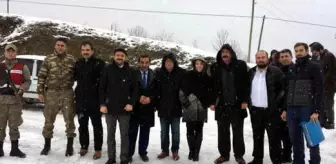 Büşra Nur: 'Adalet Gecikmez' Diyen Kadın Hakim, Karla Kaplı Köy Yolunu Açtırıp Keşif Yaptı Büşra Nur: 'Adalet Gecikmez' Diyen Kadın Hakim, Karla Kaplı Köy Yolunu Açtırıp Keşif Yaptı