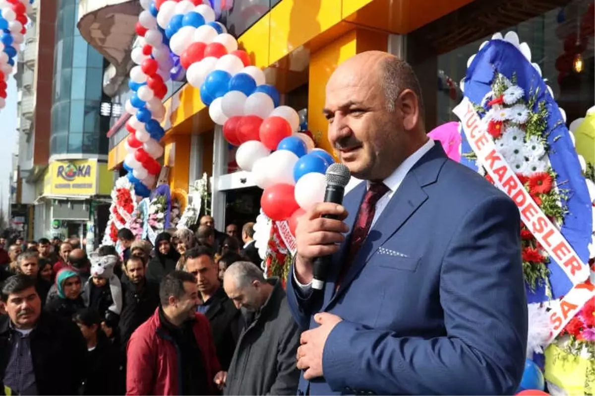 Roka'dan Görkemli Açılış