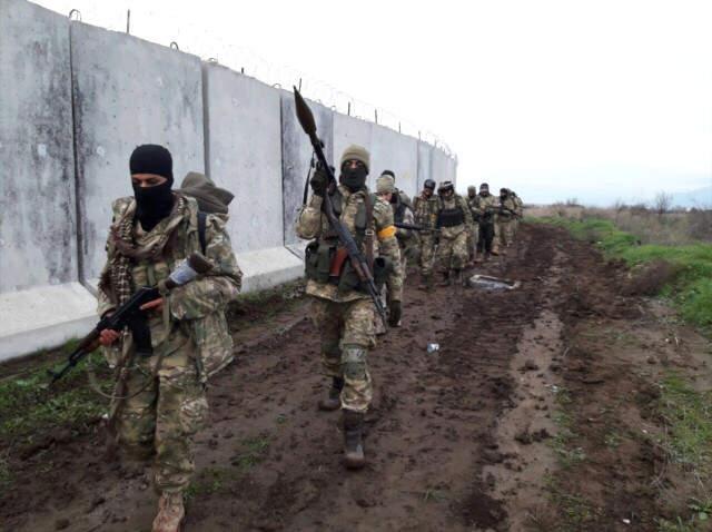 Sınırda Sıcak Saatler! ÖSO Kuvvetlerinin Koluna Sarı Bant Takıldı