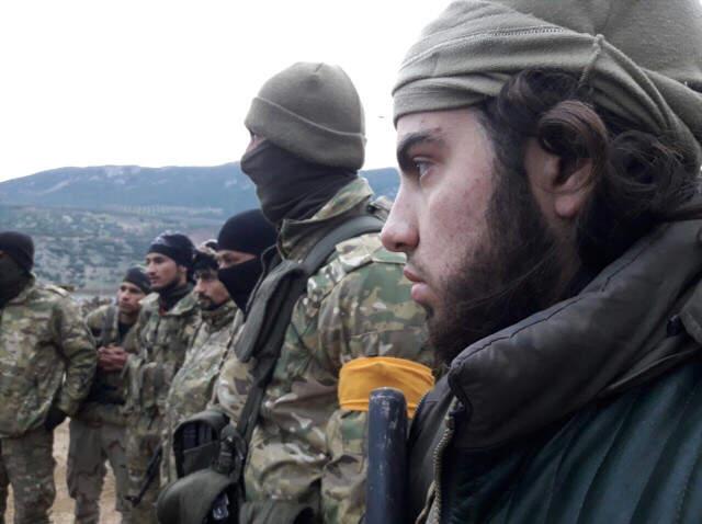 Sınırda Sıcak Saatler! ÖSO Kuvvetlerinin Koluna Sarı Bant Takıldı