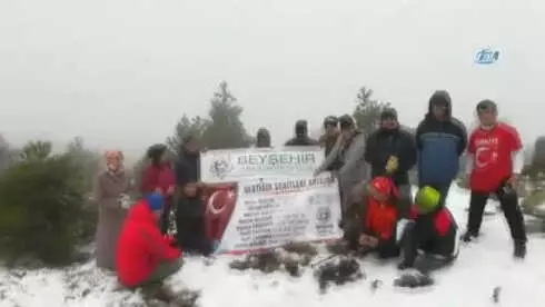 Beyşehirli Doğaseverler Şehitler İçin Kafa Dağı'na Tırmandı