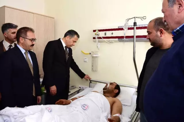 Vali Yerlikaya, Kilis'e Düşen Roketle Yaralanan Mustafa Kara'yı Ziyaret Etti