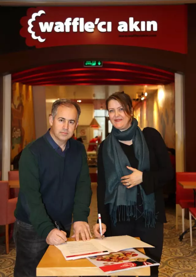 Waffle'cı Akın Dünya'ya Açıldı