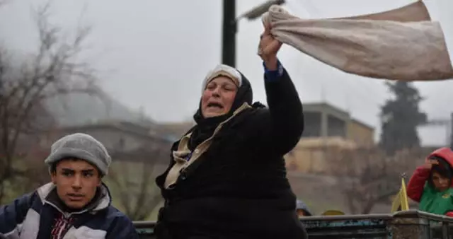 Afrin'de Teröristlerden Kurtulan Köye Geri Dönen Kadın, Sevinçten Gözyaşlarını Tutamadı