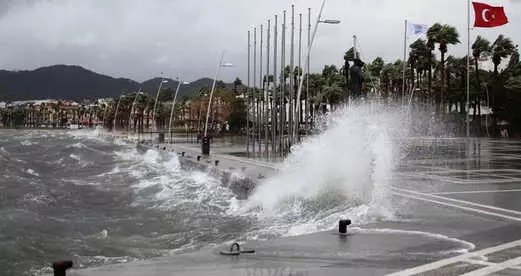 Meteoroloji Uyardı: Türkiye'nin Dört Bir Yanında Fırtına Alarmı!