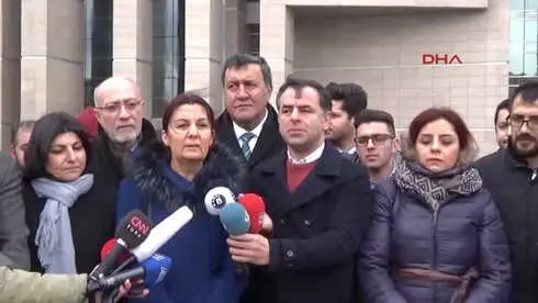 CHP Milletvekillerinden Adliye Önünde Enis Berberoğlu'na Destek Açıklaması CHP Milletvekillerinden Adliye Önünde Enis Berberoğlu'na Destek Açıklaması