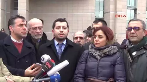 CHP Milletvekillerinden Adliye Önünde Enis Berberoğlu'na Destek Açıklaması CHP Milletvekillerinden Adliye Önünde Enis Berberoğlu'na Destek Açıklaması