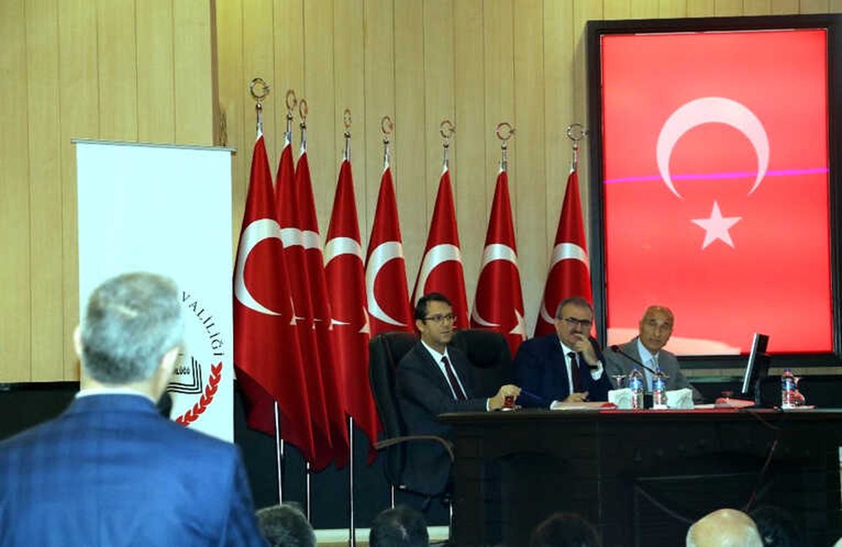 Vali Karaloğlu'ndan Kurum Amirlerine Karne Notu