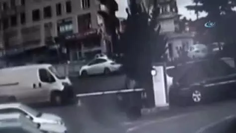Araç Köprüden Böyle Uçtu Araç Köprüden Böyle Uçtu