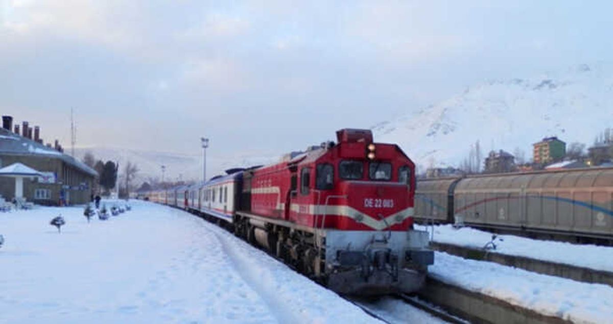 Kars'a Biletler Tükendi, Gençlerin Yeni Gözdesi Van Gölü Ekspresi Oldu