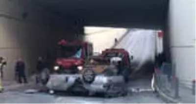 Direksiyon Hakimiyetini Kaybeden Sürücü Üst Geçitten Yola Uçtu Direksiyon Hakimiyetini Kaybeden Sürücü Üst Geçitten Yola Uçtu