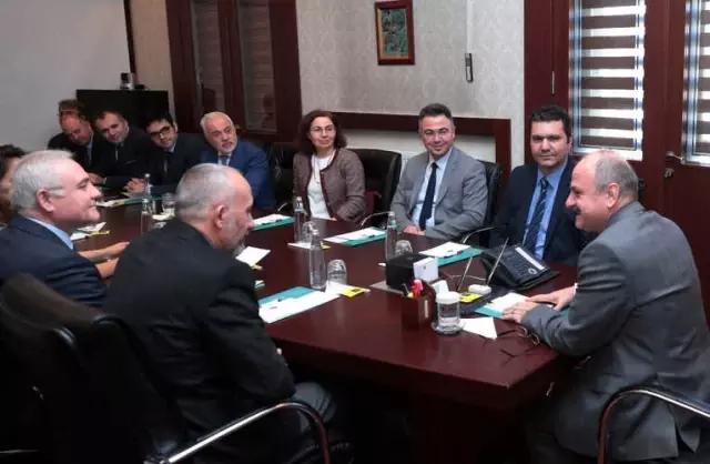 Vali Çakacak, İl Sağlık Müdürlüğü İdarecilerini Kabul Etti