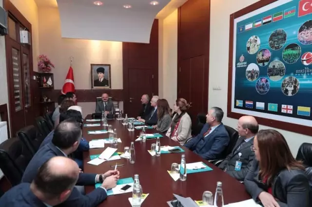 Vali Çakacak, İl Sağlık Müdürlüğü İdarecilerini Kabul Etti