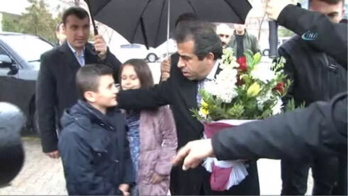 Vali Güzeoğlu, Ergani'de Muhtarlarla Bir Araya Geldi