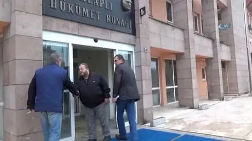 Zeytin Dalı Harekatı'na Destek Olmak İçin 3 Aylık Muhtar Maaşını Askerlere Bağışladı Zeytin Dalı Harekatı'na Destek Olmak İçin 3 Aylık Muhtar Maaşını Askerlere Bağışladı