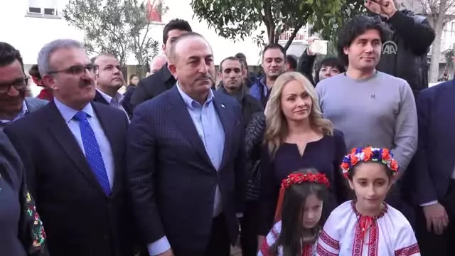 Dışişleri Bakanı Çavuşoğlu, Ukrayna Ailesi Derneği'ni ...