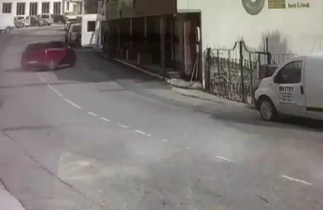Kadın Sürücü, Erkan Petekkaya’nın Restoranına Böyle Daldı