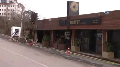 Kadın Sürücü, Oyuncu Erkan Petekkaya’nın Restoranına Böyle Daldı
