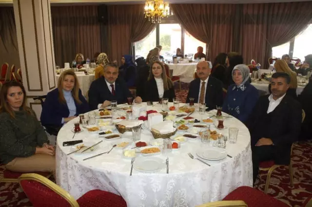 AK Parti Bursa'da İl Teşkilatından Birlik ve Beraberlik Yemeği AK Parti Bursa'da İl Teşkilatından Birlik ve Beraberlik Yemeği
