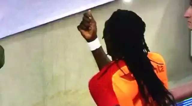 Bafetimbi Gomis'ten Olay Yaratacak Gol Sevinci!