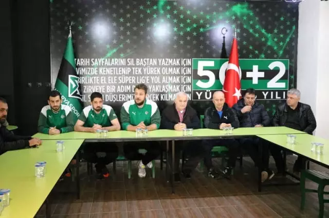 Batuhan Karadeniz Sakaryaspor'a Geri Döndü Batuhan Karadeniz Sakaryaspor'a Geri Döndü