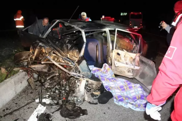 Otomobil Süt Tankerine Çarptı: 2 Ölü, 2 Yaralı