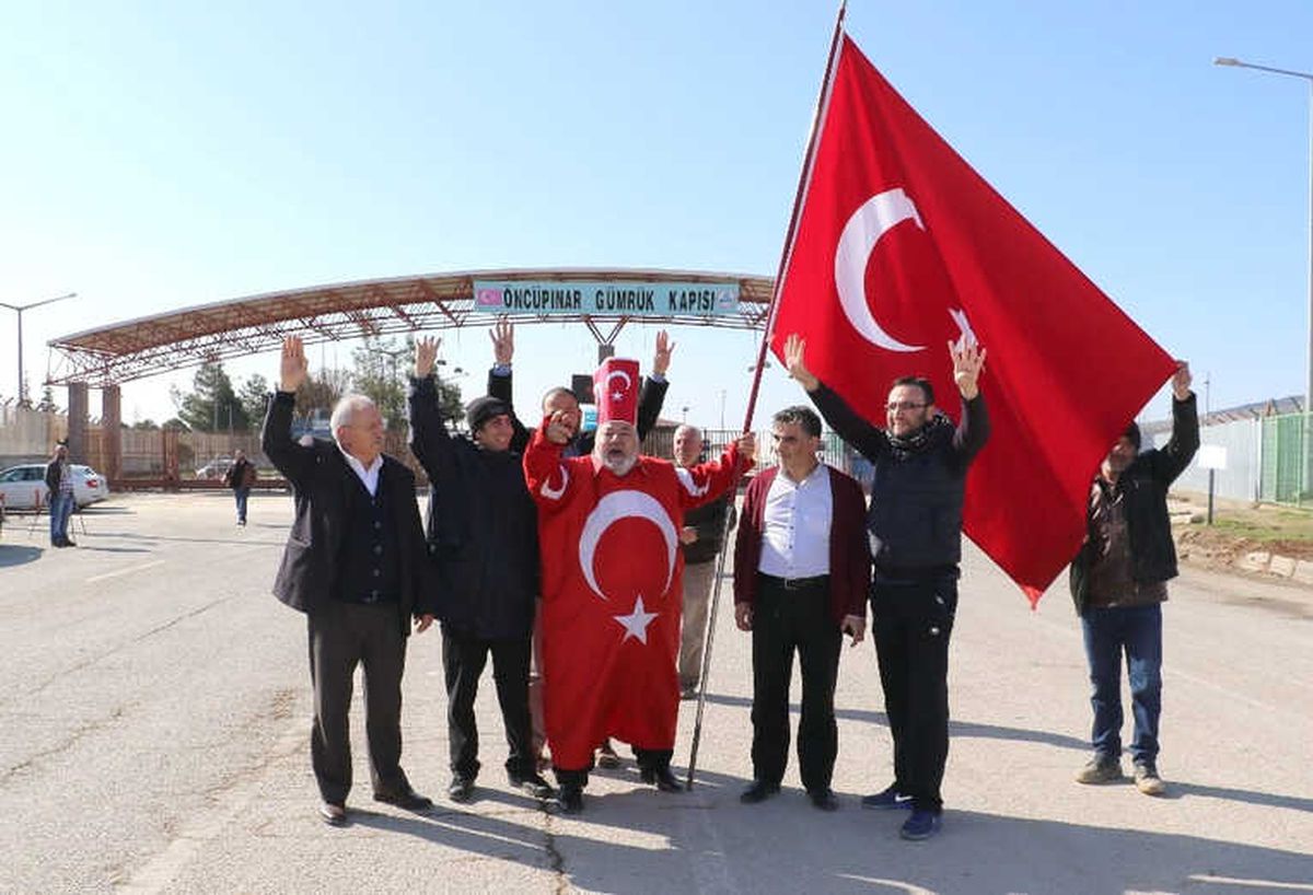 Işıklı Tosun Paşa' Sınır Kapısında Askere Kavurma İkram Etti