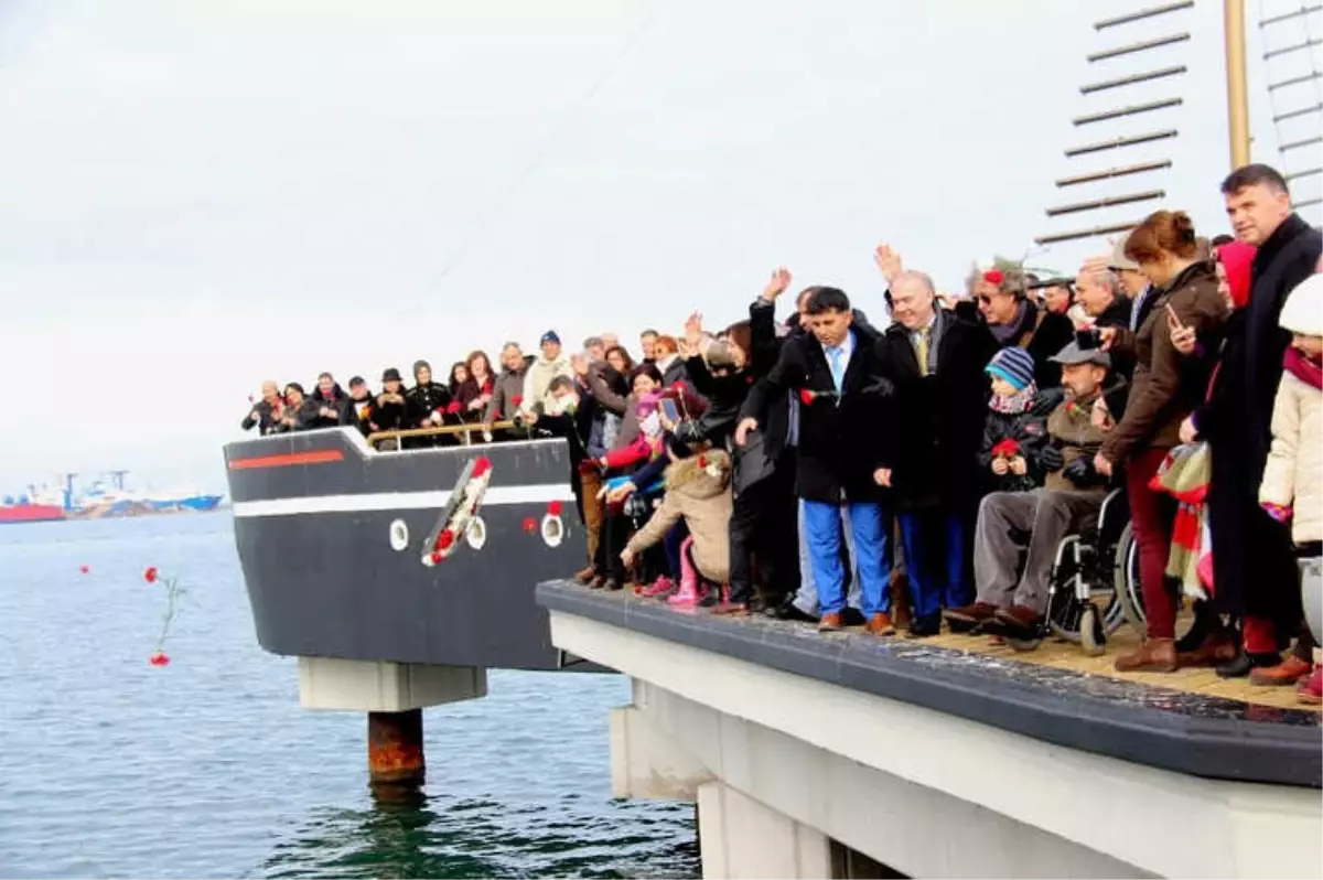 Mübadelenin 95. Yılında Denize Karanfil Atıldı