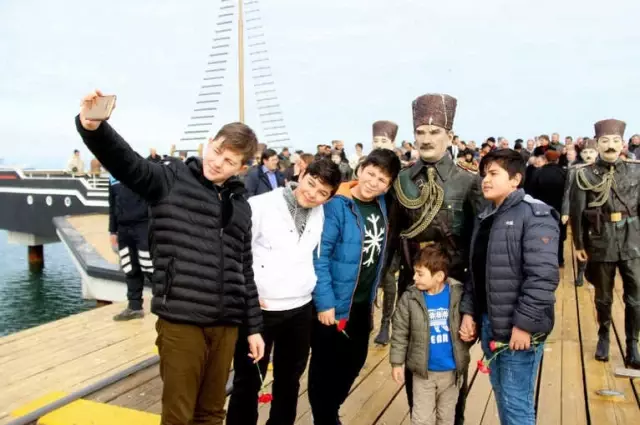 Mübadelenin 95. Yılında Denize Karanfil Atıldı