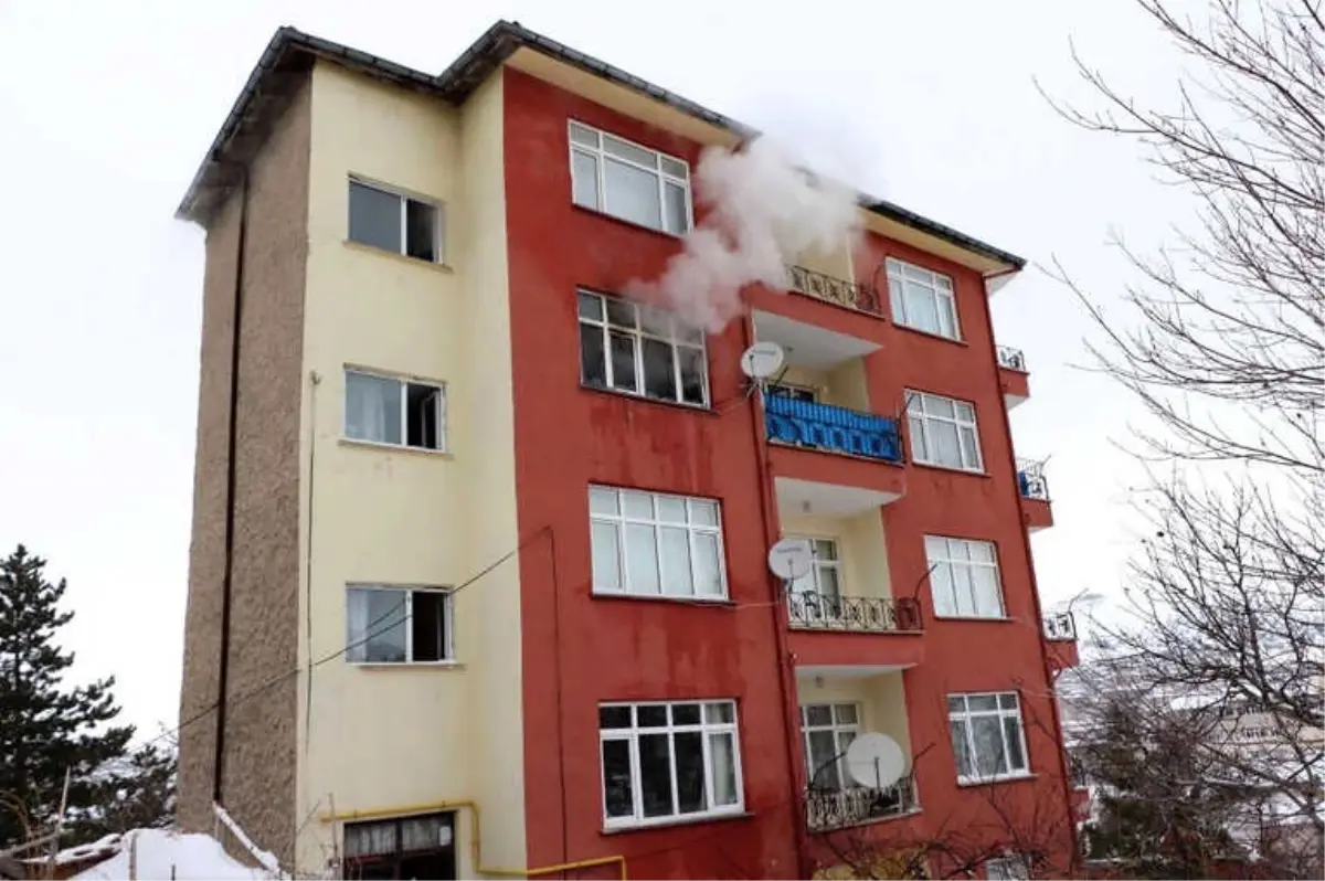 Yozgat'ta 5 Katlı Binada Çıkan Yangın Korkuttu
