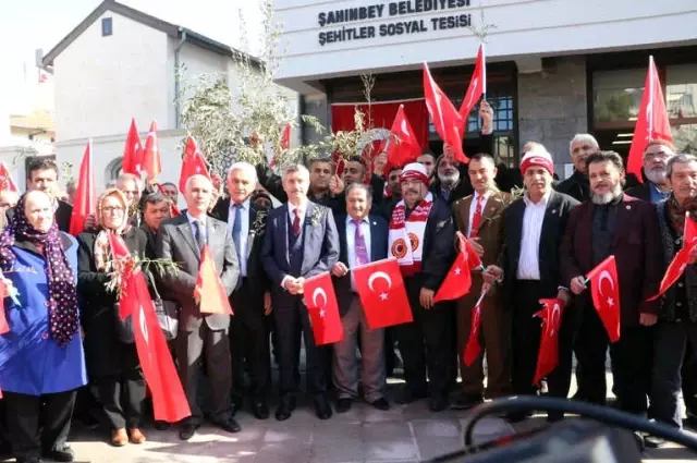 Afrin'deki Operasyona Şehit Ailelerinden Zeytin Dalı ile Destek Afrin'deki Operasyona Şehit Ailelerinden Zeytin Dalı ile Destek