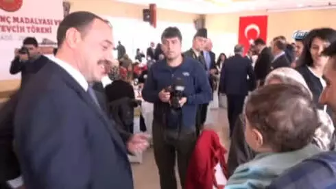 Elazığ'da Şehit Aileleri ve Gazilere Devlet Övünç Madalyası Verildi Elazığ'da Şehit Aileleri ve Gazilere Devlet Övünç Madalyası Verildi